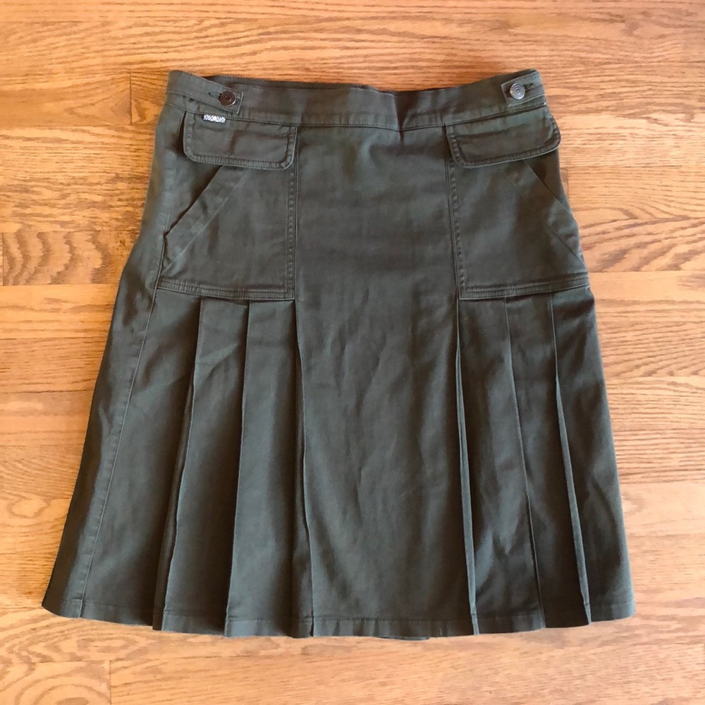 Burberry London Olive Pleated Skirt size 8
